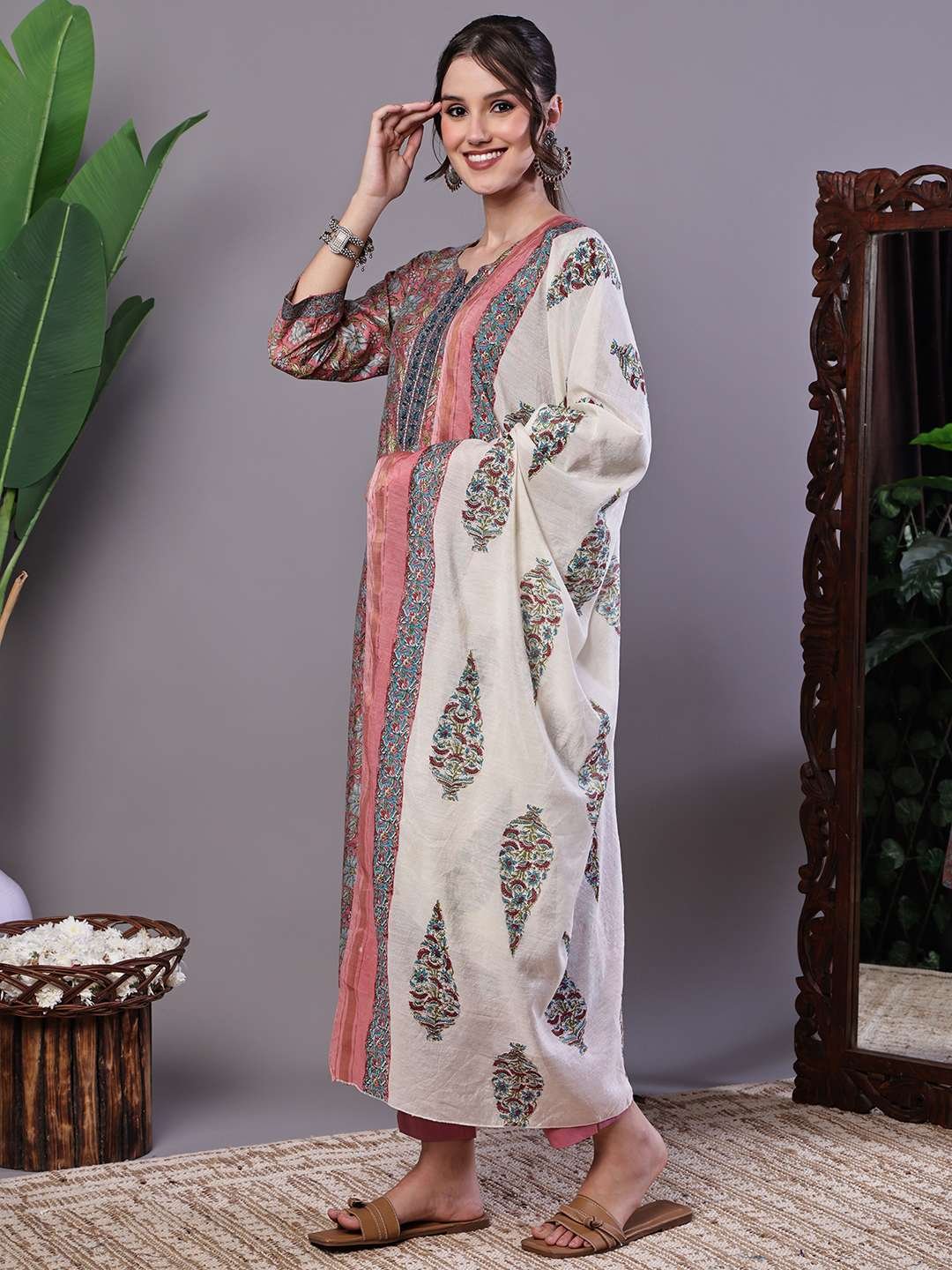 5dulN4.jpg Women's Pink Floral Chanderi Printed Kurta Set with Dupatta Suit Sets - Image 1